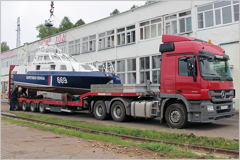 Подготовка к транспортировке малого пограничного катера «Чибис» проекта 21850