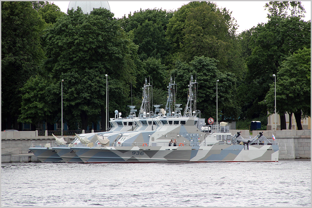 Рыбинские катера специального назначения проекта 21980Э на репетиции Военно-морского парада в Санкт-Петербурге