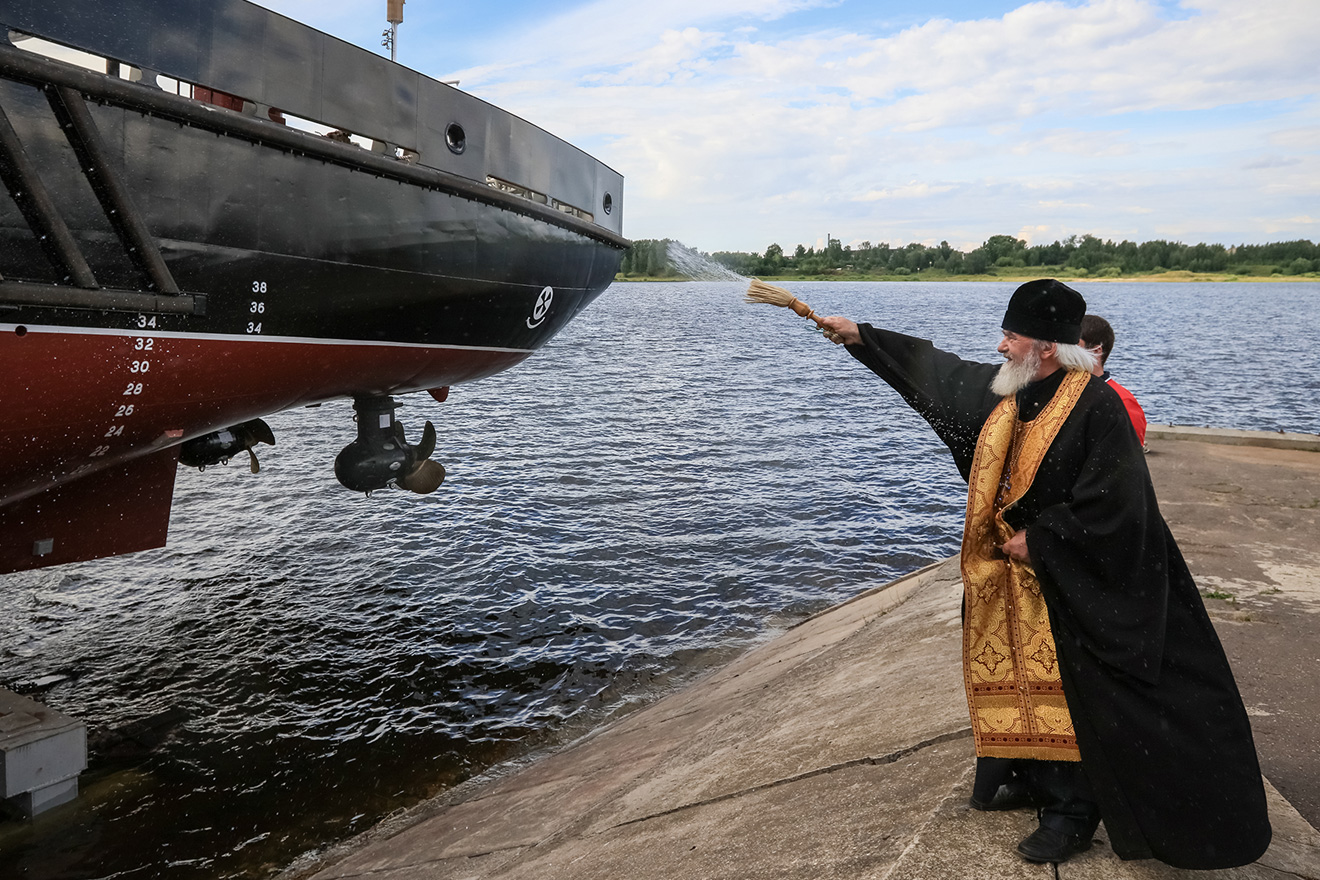 На «Вымпеле» спустили на воду малое гидрографическое судно «Николай Скосырев»