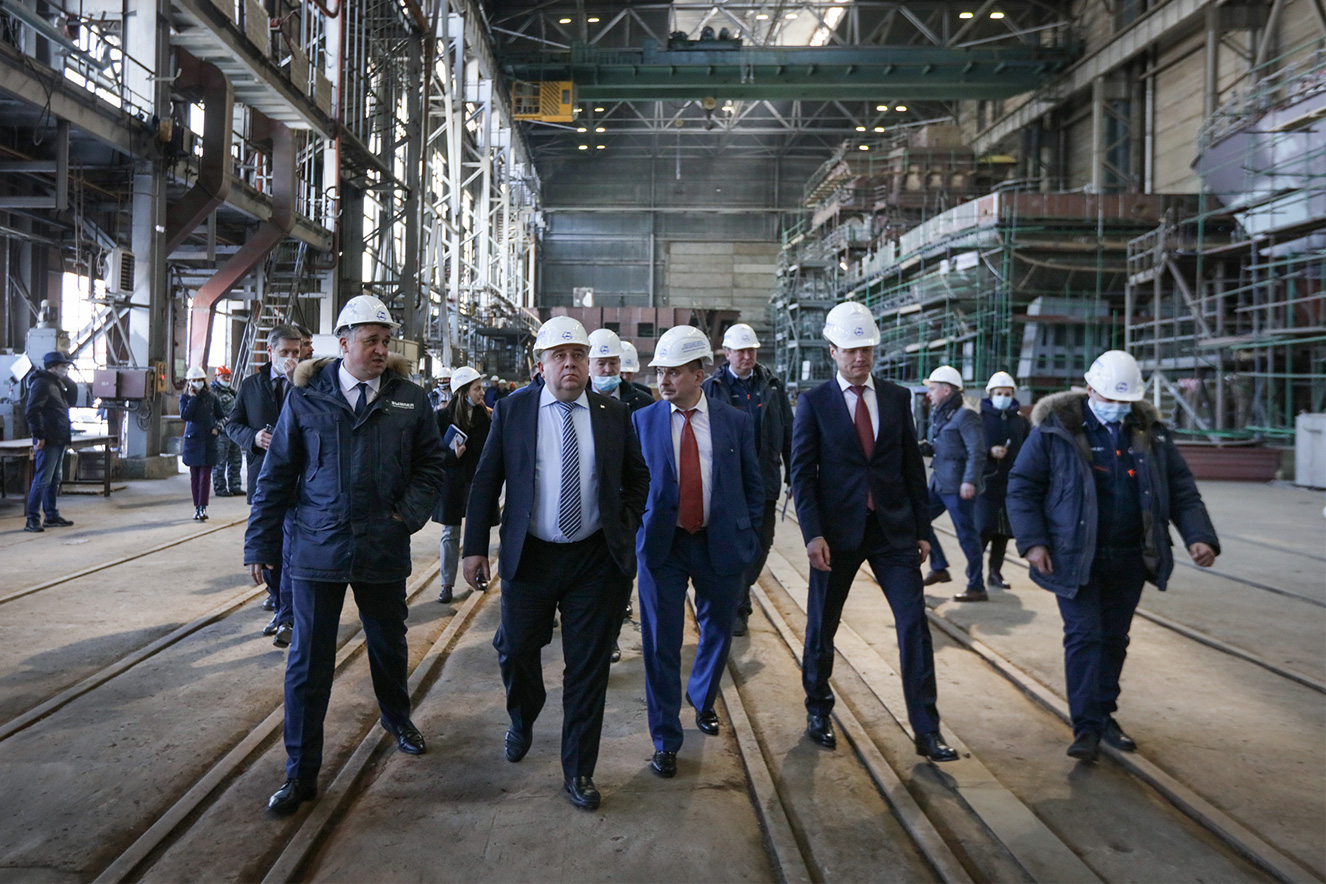 26 марта Глава ОСК Алексей Рахманов ознакомился с производственными площадками судостроительного завода «Вымпел»